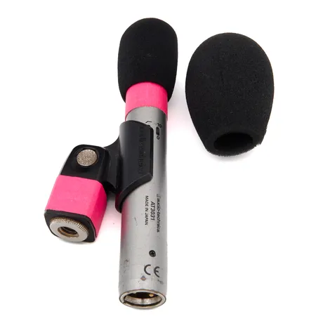 Mikrofoni Audio-Technica AT3031, käytön jälkiä, isompi vaihtopää ja suojapussi.