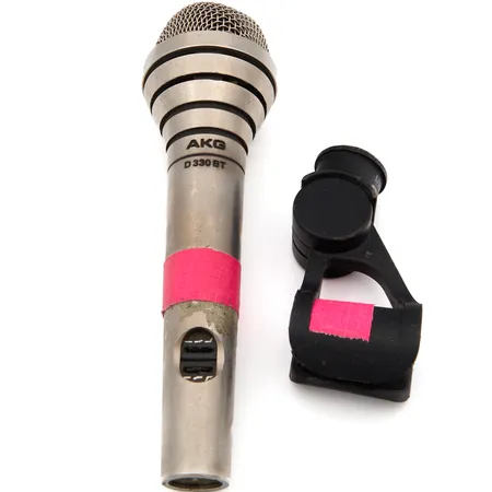 Mikrofoni AKG D330BT, käytön jälkiä, suojalaatikko.