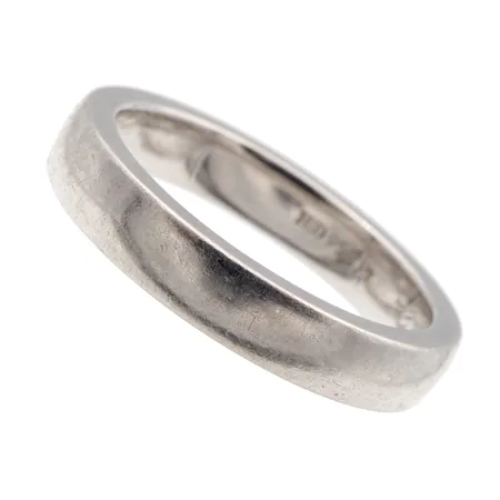 Sileä sormus, koko 18¾, kaiverrettu, 950 platinaa, Paino: 11,9 g