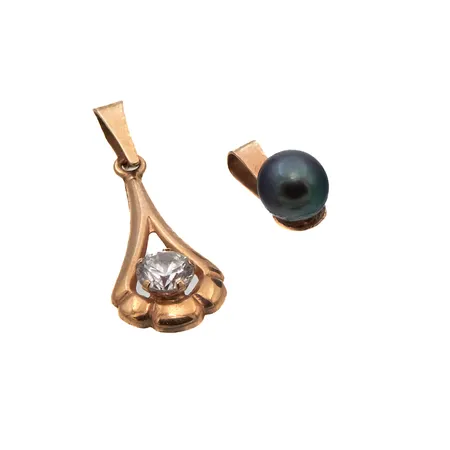 Kaksi kiviriipusta, korkeudet 9 ja 22mm, 585br,  Paino: 0,8 g