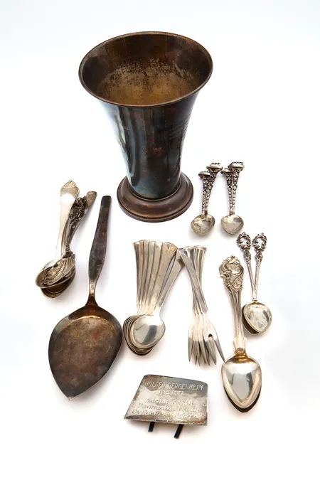 Erillaisia hopea esineitä, osa viallisia ja kaiverrettuja, 800-916,  Paino: 571,5 g