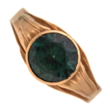 Kivisormus, kivessä kulumaa, runko vääntynyt, koko 18½, 585br,  Paino: 2 g