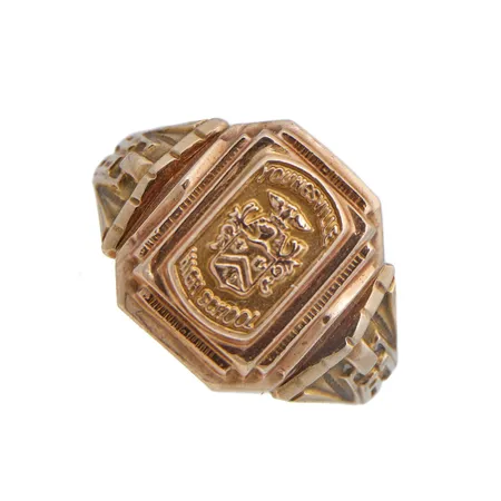 Kuvioitu sormus, kaiverrettu, koko 17½, 333,  Paino: 6,1 g