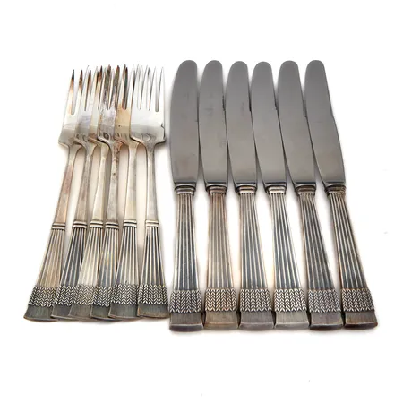 Kuusi haarukkaa ja veistä, Tähkä, pituudet 182mm ja 210mm, AT Tillander, 830br,  Paino: 655,6 g