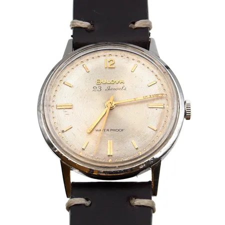 Teräsrannekello Bulova nahkarannekkeella, manuaali, 23-kivinen, 366683 M1, käytöstä aiheutunutta kulumaa, jäykkä veto, Ø 32mm, pituus 140-200mm.   Paino: 0 g