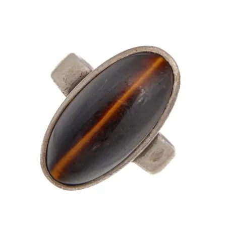 Kivisormus, koko 16¾, kaiverrettu, 813br,  Paino: 5,8 g