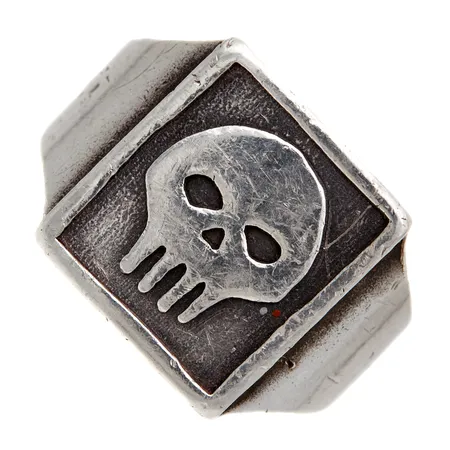 Mustanaamio sormus, runko vääntynyt, koko 20½, 925,  Paino: 10,6 g