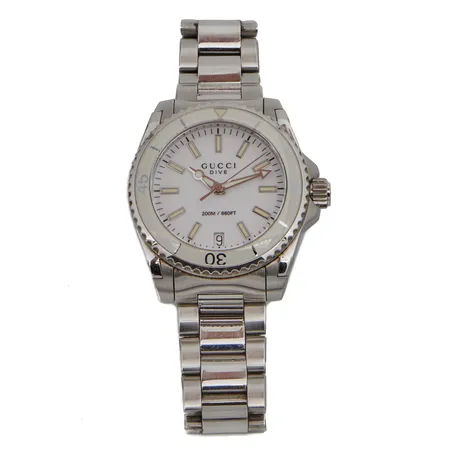 Teräsrannekello Gucci Dive 200M / 660FT, quartz, ref. 136.4, rungon Ø 32mm, rannekkeen pituus 150mm.