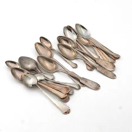 22 kahvilusikkaa, osa kaiverrettu, 813-830, Paino: 275,2 g
