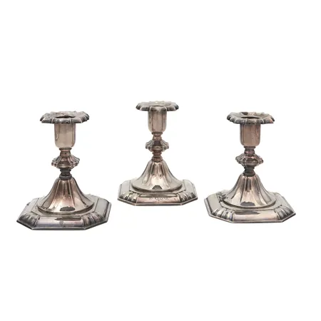 Kolme kynttilänjalkaa, korkeus 110mm, kaiverrettu, 813br, Paino: 628,2 g