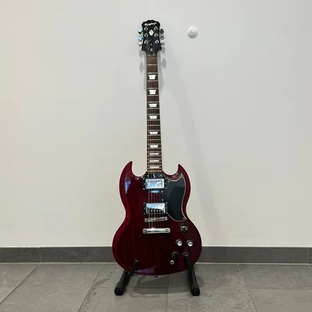 Sähkökitara Epiphone SG Standard, Heritage Cherry, srn. EE06027990, pientä käytön jälkeä, kova laukku. Ei lähetetä