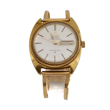 Kultarannekello Omega Constellation, automaatti chronometer, taulun Ø 32mm, rannekkeen Ø 58-62cm, käytön jälkiä ja lasissa naarmuja, 750br,