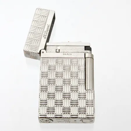 Sytytin St. Dupont, kivi loppunut, sytytysaine loppunut, mitat 60x36mm, made in france, S:N 4FKI2J8,