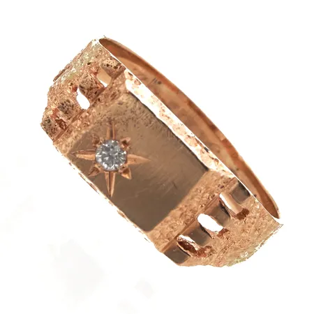 Kantasormus timantilla 1xn.0.03ct, kaiverrettu, koko 19½, 585, Paino: 3,7 g