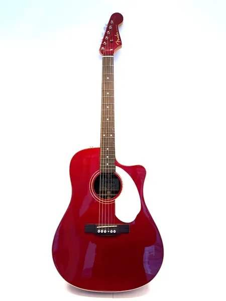 Elektroakustinen kitara Fender, Sonora, SCE candy apple red, CSD 10001675, käytöstä aiheutunutta kulumaa, talla on irtoamassa, metalliosat osittain ruostuneet, kantolaukku.  Ei lähetetä