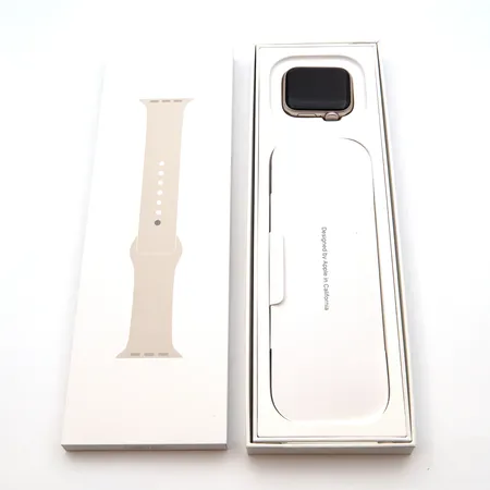 Älykello Apple Watch SE 3, GPS, tähtivalkea alumiinikuori ja urheiluranneke. Ostettu 11.12.2025. 