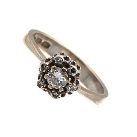 Timnattisormus 1xn.0.18ct ja 6xn.0.005ct, koko 15½, 750 valkokulta, Paino: 2,4 g
