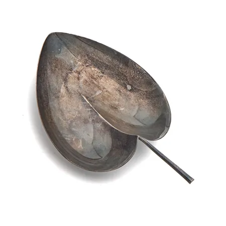 Hopeamalja, Lehti, Tapio Wirkkala, vuodelta 1957, kaiverrettu, 916, Paino: 53,8 g