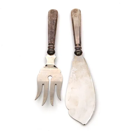 Kakkuhaarukka- ja veitsi, Musla, pituus 20cm ja 23cm, kaiverrettuja, 830br, Paino: 211,2 g