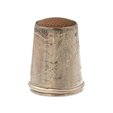 Hopeinen sormustin, kaiverrettu, korkeus 22mm, 813, Paino: 6,7 g