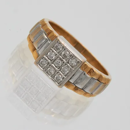 Timanttisormus 9xn.0.02-0.03ct, koko 19, 750 kelta- valkokultaa,  Paino: 8,8 g