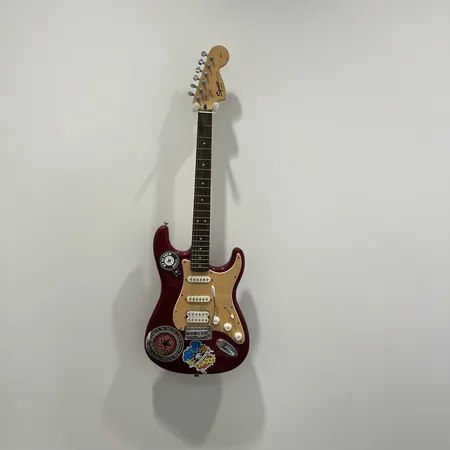 Sähkökitara, Squier strat by Fender, Candy Red, crafted in Indonesia , pehmeä kantolaukku Paino: 0 g Ei lähetetä
