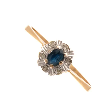 Kivisormus timanteilla 6xn.0.005ct, kivessä lohkeamia, koko 17¾, leveys 1,5-7,5mm, 585br, Paino: 1,1 g