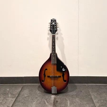 Mandoliini Epiphone by Gibson, MM-30, A-Style, satula viallinen, käytön jälkiä, kovalaukku, yksi avain mukana