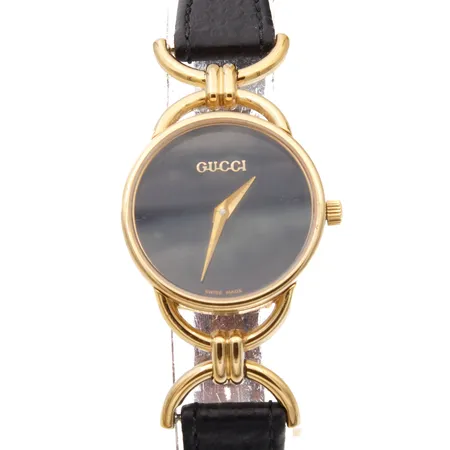 Rannekello Gucci, 6000.2.L, 0202997, quartz, taulun Ø 23mm, hyvin pieniä naarmuja lasissa, takuukortti vuodelta 1993, Frankfurt, nahkarannekkeessa kulumaa.