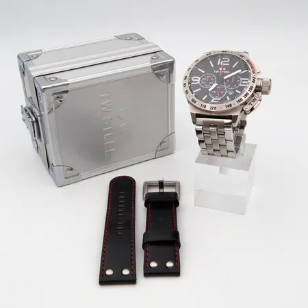 Rannekello TW Steel, CS10, 0283385, quartz, chronograph, Ø 50mm, teräs- ja nahkaranneke, pituus 210mm ja jatkopala 10mm, laatikko.
