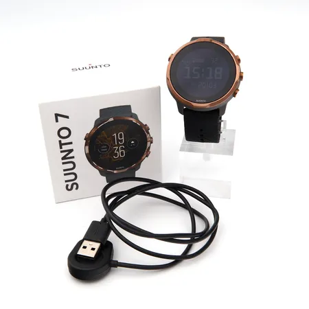 Älykello Suunto 7, Ø 50mm, pituus 220mm, laturi, ohjekirjat ja laatikko.