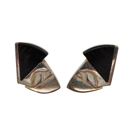 Korvakorut, Lapponia, Nuba, desing Zoltan Popovits, 1989, mitat 14x21mm, eebenpuu ja hopea, taustat puuttuu, 925br,  Paino: 4,8 g