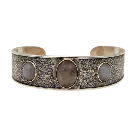 Kivirannekoru, Kalevala, tekijänleima TT (Tillander Torbjör Atelier), sisämitta 180mm, leveys 10-19mm, vuodelta 1958, 916br, Paino: 33,6 g