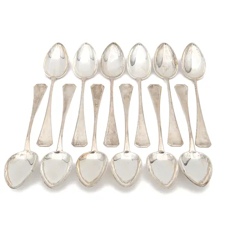 12 ruokalusikkaa, pituus 212mm, tekijänleima B.N (Bruno Alexander Nylund), valmistettu Helsingissä 1918, 813, Paino: 565,8 g