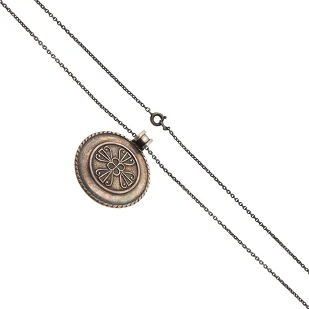 Kaulakoru, Sakkolan riipus, Kalevala koru,  ketjun pituus 66.5cm, riipusen korkeus 36mm, 916h,  Paino: 12 g