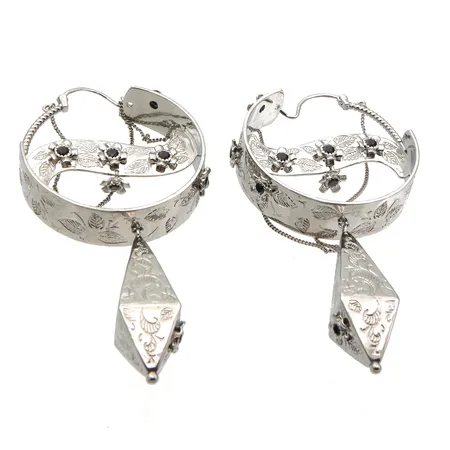 Kehäkorvakorut kivillä ja punteilla, korkeus 90mm, korumetallia, 