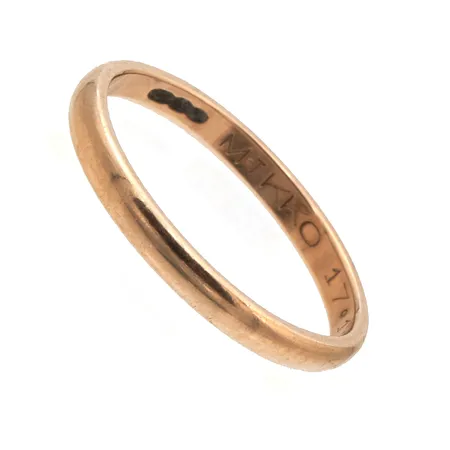 Sileä sormus, kaiverrettu, käytön jälkiä, koko 15, 585,  Paino: 1,2 g