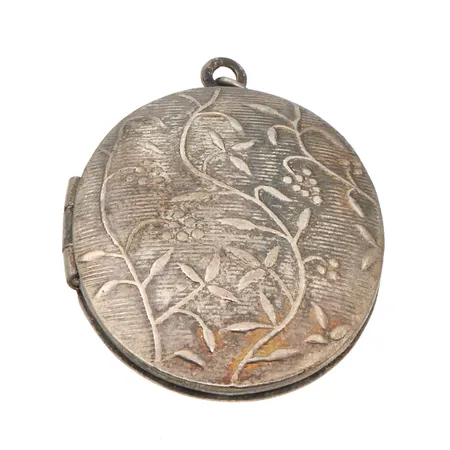 Kuvioitu medaljonki, korkeus 35mm, korumetallia, 