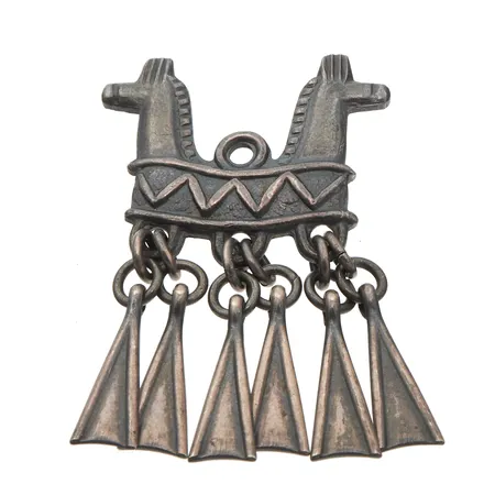 Rintaneula, Kaksipäinen hevonen, Kalevala Koru, korkeus 45mm, 916h,  Paino: 8 g