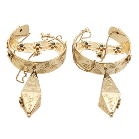 Kehäkorvakorut kivillä ja punteilla, korkeus 90mm, korumetallia, 