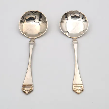 Kaksi otinlusikkaa, pituudet 170mm, Kultakeskus Oy, 830, Paino: 85 g