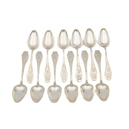 12 kahvilusikkaa, Suomi, pituus 125mm, kaiverrettu, Suomen Kultaseppä Oy, valmistettu Turussa 1918, 813, Paino: 245,6 g