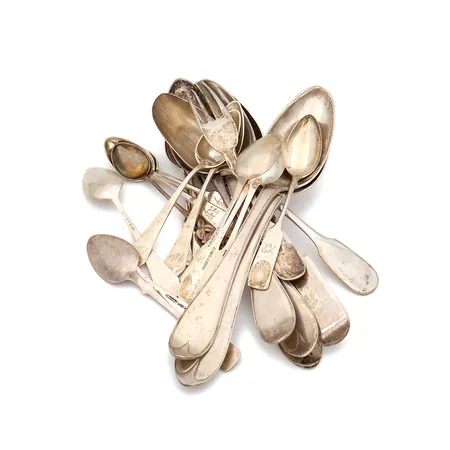 Viallisia ja kaiverrettuja lusikoita, 813-875, Paino: 760,9 g