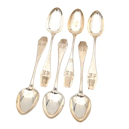 Kuusi kahvilusikkaa, Suomi, pituus 134mm, kaiverrettu, valmistettu Helsingissä 1919, 813, Paino: 90,9 g