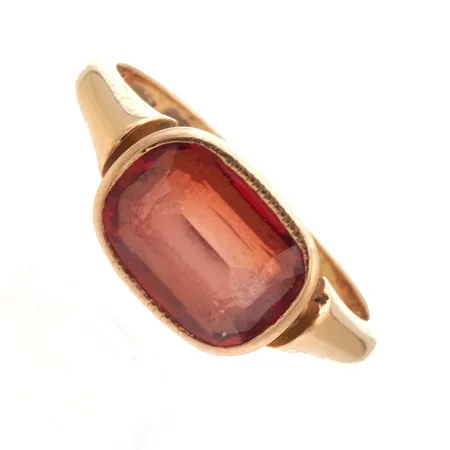 Kivisormus, kaiverrettu, koko 18, 750br,  Paino: 4,8 g