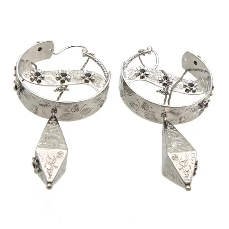 Kehäkorvakorut kivillä ja punteilla, korkeus 90mm, korumetallia, 