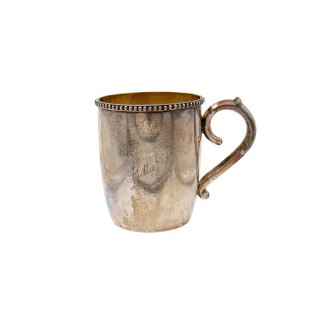 Muki, korkeus 70mm, Ø 60mm, kaiverrettu, tekijänleima EH (M. Holopainen perill.), valmistettu Mikkelissä 1924, 813, Paino: 89,4 g