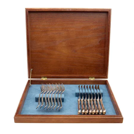 16-osainen aterinsetti, Chippendale, pituus 179-206mm, Auran Kultaseppä Oy, valmistettu Turussa 1993-1994, puulaatikko, 830br, Paino: 790,4 g