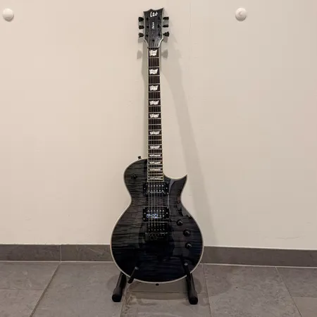 Sähkökitara, ESP LTD Deluxe EC-1000, sarjanumero IWI9070601, made in Indonesia, käytön jälkiä, kaularaudan lätkä puuttuu, pehmeä laukku. Nouto ainoastaan myymälästä.
