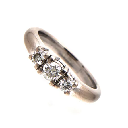 Timanttisormus 2xn.0.11ct 1xn.0.24ct, koko 17, 750 valkokulta, Paino: 6,3 g